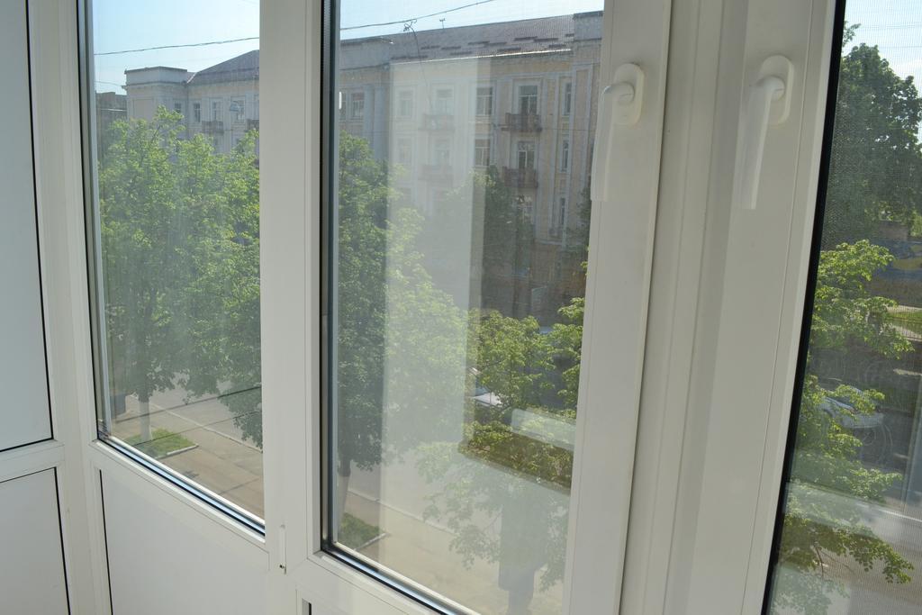 Roses Apartment In The City Center Tjernihiv Eksteriør billede