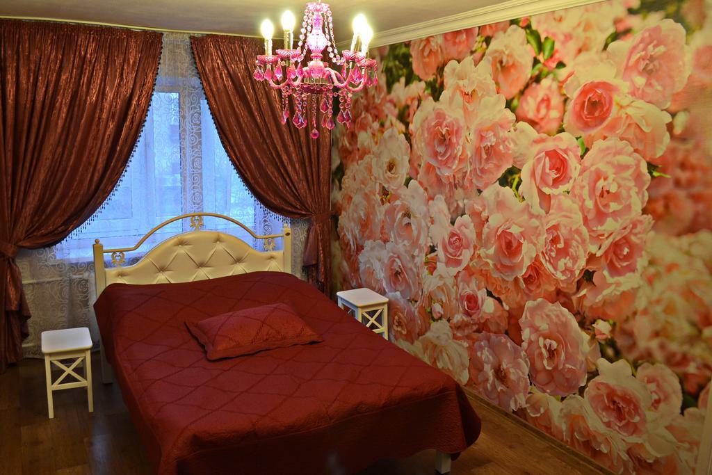 Roses Apartment In The City Center Tjernihiv Eksteriør billede