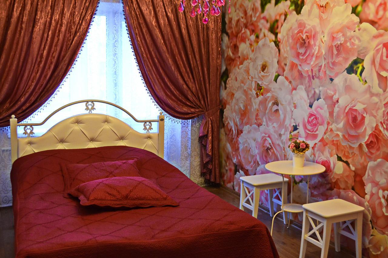 Roses Apartment In The City Center Tjernihiv Eksteriør billede